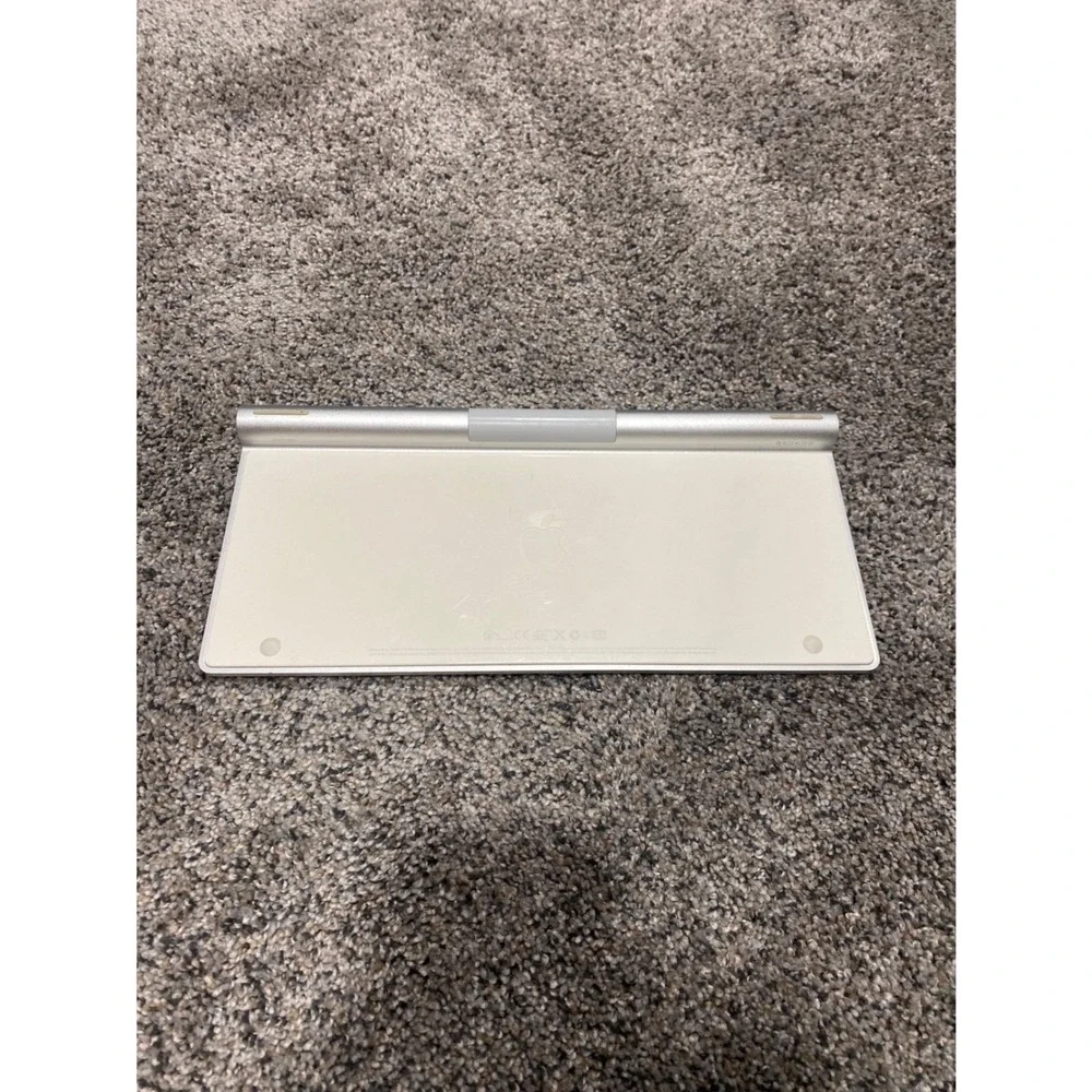 Apple Wireless Bluetooth Keyboard Silver Aluminum Model A1314 MC184LL/B Tested - Picture 2 of 3